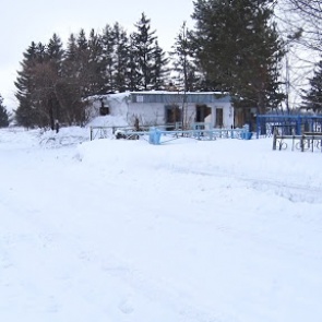 В Ачинске похоронная процессия не смогла попасть на кладбище из-за сугробов