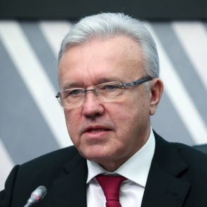 Александр Усс разрешил салонам связи работать во время вынужденных выходных