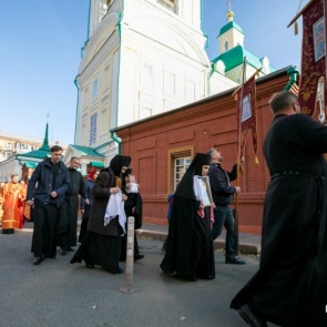 «Пришли избранные»: верующие прошли крестным ходом в центре города
