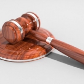 Суд арестовал предполагаемого убийцу красноярской семьи с ребенком. Он увлекался странными играми