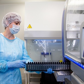 Делать тесты на коронавирус разрешили всем частным лабораториям