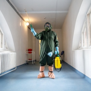 Пять сотрудников Сибирского научно-клинического центра заразились вирусом