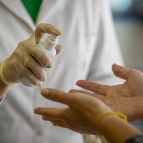 В Красноярском крае +45 заболевших за сутки. Зараза проникла ещё в два района