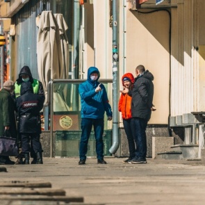 Предупредите бабушек: 10 схем мошенников, которые наживаются на пандемии