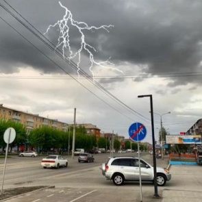 Первую грозу и шквалистый ветер Ачинск пережил без серьезных происшествий