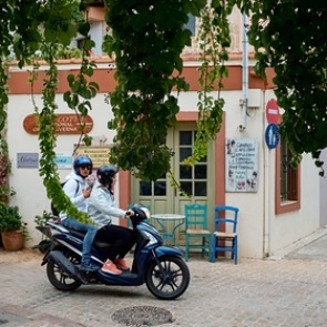 Названы готовые принять туристов первыми страны