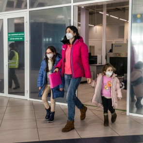 Пособие на детей с 3 до 7 лет начнут платить раньше. Рассказываем, как его оформить