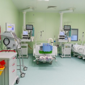 В краевой больнице из-за коронавируса приостановили всю плановую помощь пациентам, включая операции