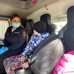 В Богучанах брат с сестрой ночью сбежали из дома и отправились в путешествие. Были без обуви и с рюкзаками