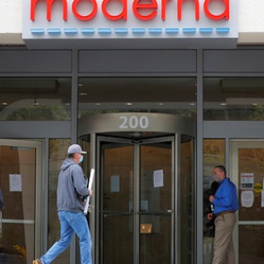 Вакцину от коронавируса успешно испытали на людях в США