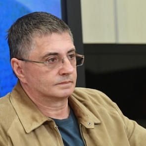 Мясников перечислил требующие экстренной госпитализации симптомы болезней сердца