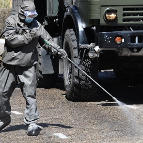 Военные провели дезинфекцию зданий в поселке на севере Красноярского края со вспышкой Covid-19