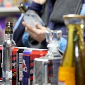 Роспотребнадзор объяснил влияние алкоголя на коронавирус