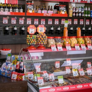 Вечер без бокала: депутаты отказались отменять ограничения по продаже алкоголя после 18:00