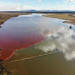 Губернатор рассказал, когда будет ликвидирована утечка нефтепродуктов в Норильске