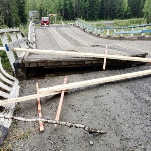 Шесть мостов разрушено, 11 дорог перекрыто: публикуем список