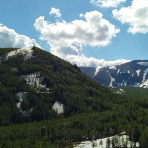 В Приисковом со скалы сорвался турист