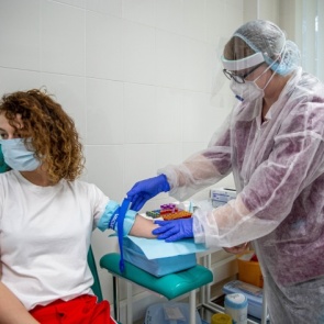 В Красноярском крае за сутки выявлено еще 158 случаев заражения COVID-19