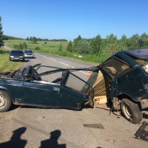 «Жигули» разорвало пополам, один пассажир погиб, двое в больнице: парень, едва получив права, сел за руль пьяный