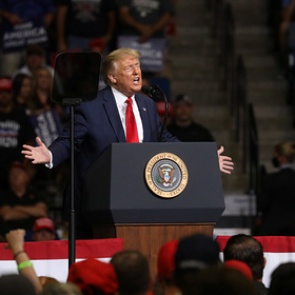 Трамп ответил на подозрения о наличии у него неизлечимой болезни