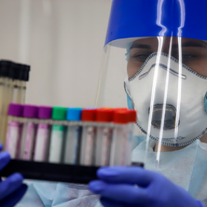 В Туве новая вспышка коронавируса. Власти просят минздрав РФ и Москву прислать врачей для борьбы с инфекцией