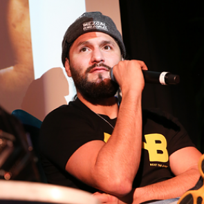 «Главный негодяй» UFC подерется за титул чемпиона