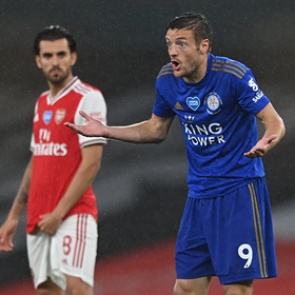 «Арсенал» в меньшинстве упустил победу над «Лестером» в матче АПЛ