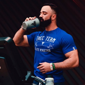 Российского чемпиона Европы по бодибилдингу обвинили в педофилии