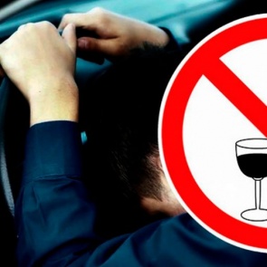 В Канске пьяный мужчина угнал маршрутку и врезался в дом