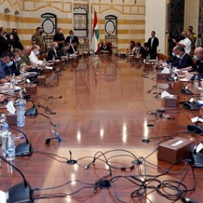 Премьер-министр Ливана назвал причину взрыва в Бейруте