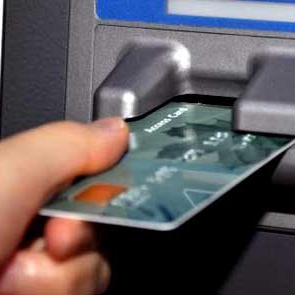 59-летнюю красноярку будут судить за кражу денег с банковской карты рассеянного студента