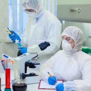 Работающие с коронавирусными больными медики в России смогут раньше уйти на пенсию