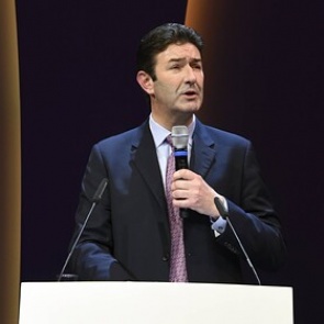 На бывшего главу McDonald’s подали в суд за служебный роман