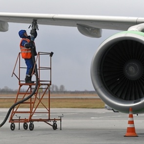 Авиакомпании сообщили о резком росте стоимости керосина